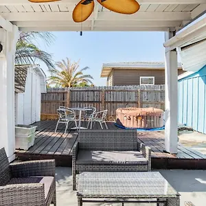  Holiday home Peaceful Lydia Hide-o-way - Unwind Near Beach, Breakfast, & Go-karts!